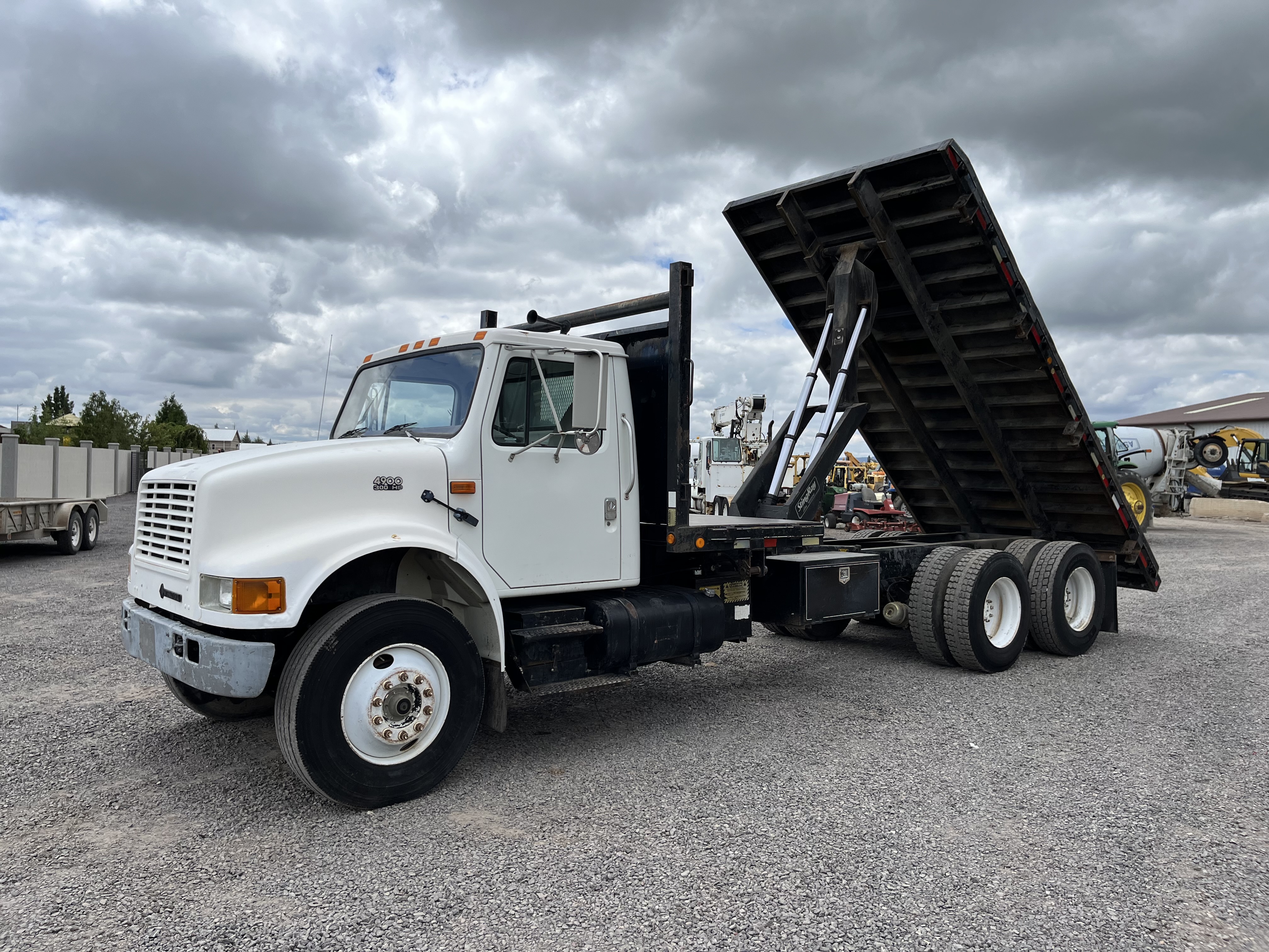 INTERNATIONAL 4900